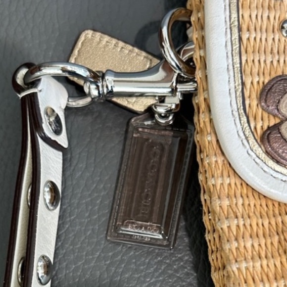 Coach Natalie Limited Edition Tea Rose Floral Straw Clutch, EUC - Picture 9 of 10